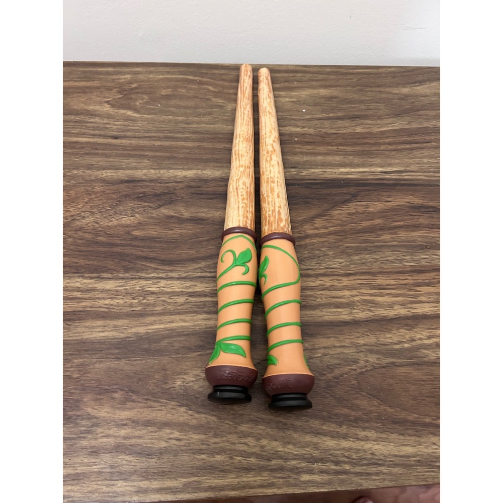 MagiQuest Great Wolf Lodge Interactive Wands Set of 2 Wood Grain Green Vines